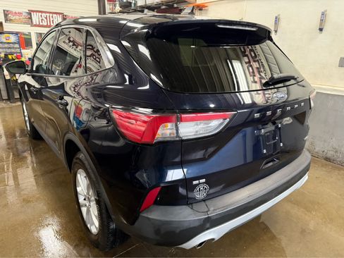 Used 2021 Ford Escape SE w/ Cold Weather Package AWD/4WD image 4