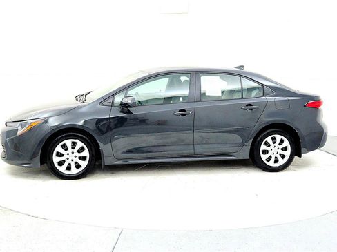 Certified 2025 Toyota Corolla LE image 3