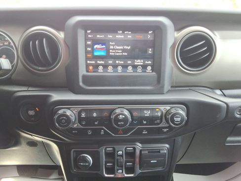 Used 2021 Jeep Gladiator Sport image 16