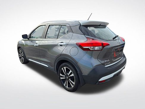 Used 2018 Nissan Kicks SV FWD image 4