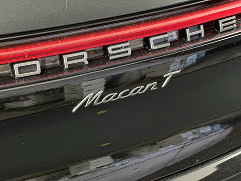 Certified 2023 Porsche Macan Turbo AWD/4WD image 33