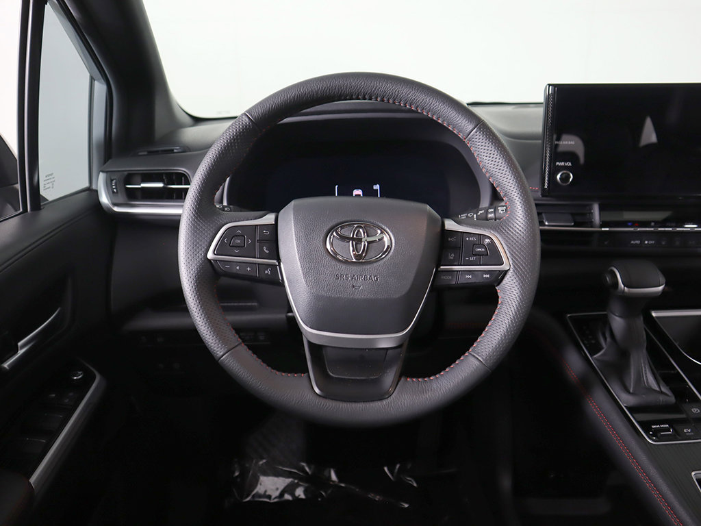 Used 2025 Toyota Sienna XSE FWD image 41