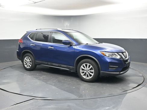 Used 2017 Nissan Rogue SV w/ Sun & Sound Touring Package image 7