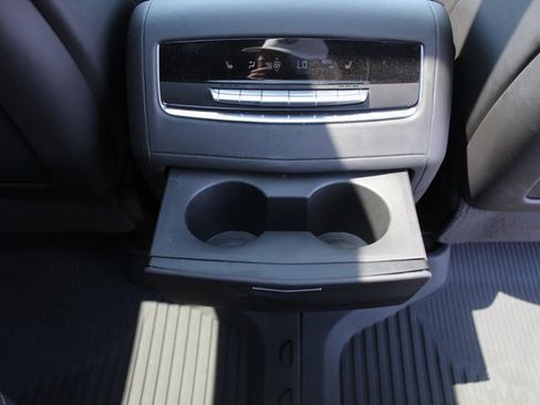 Used 2024 Cadillac Escalade Premium Luxury image 23