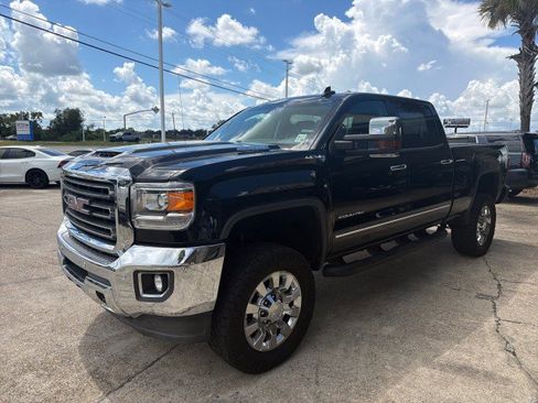Used 2018 GMC Sierra 2500 SLT w/ Duramax Plus Package AWD/4WD image 11