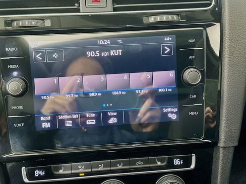 Used 2018 Volkswagen Golf SEL image 15