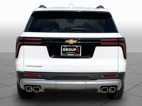 Used 2026 Chevrolet Traverse LT FWD image 5