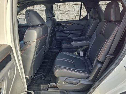 Used 2025 Honda Pilot TrailSport image 16