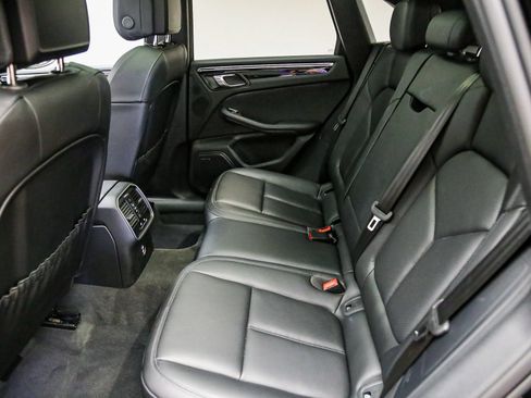 Certified 2025 Porsche Macan AWD/4WD image 23