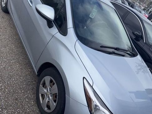 Used 2017 Chevrolet Cruze LS image 2