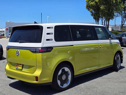 Used 2025 Volkswagen ID. Buzz Pro S Plus RWD image 4