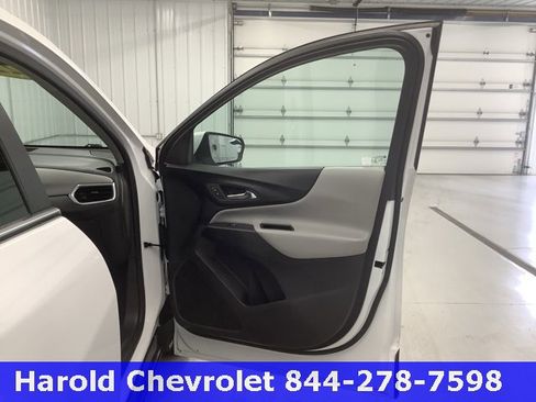 Used 2022 Chevrolet Equinox LT w/ LPO, Floor Liner Package image 10