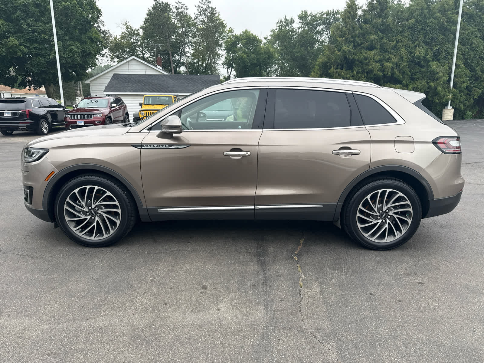 Used 2020 Lincoln Nautilus Reserve AWD/4WD image 6