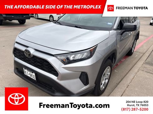 Used 2020 Toyota RAV4 LE FWD image 1