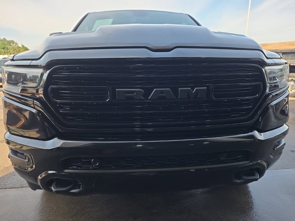 Used 2020 RAM 1500 Limited w/ Black Appearance Package AWD/4WD image 2