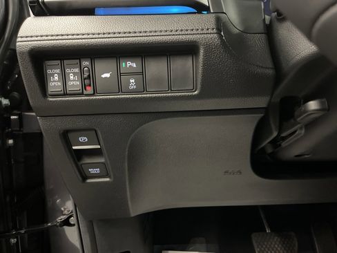 Used 2025 Honda Odyssey Touring image 12