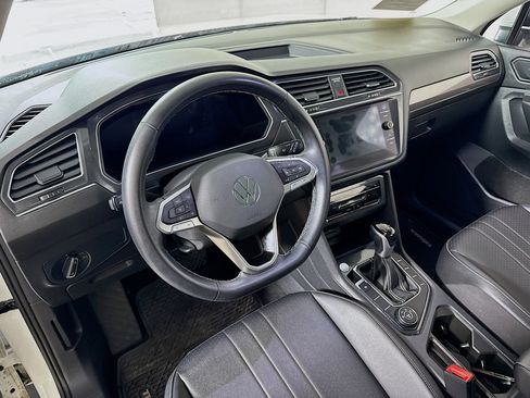 Used 2023 Volkswagen Tiguan SE w/ Panoramic Sunroof Package AWD/4WD image 13