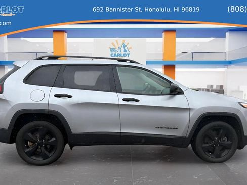 Used 2017 Jeep Cherokee Sport FWD image 12