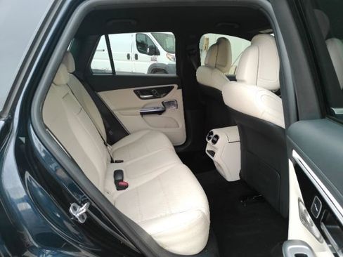 Used 2023 Mercedes-Benz GLC 300 4MATIC w/ Exclusive Trim Package image 26