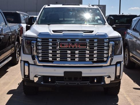 Used 2024 GMC Sierra 2500 Denali w/ Denali Reserve Package AWD/4WD image 3
