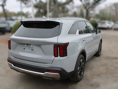 Certified 2025 Kia Sorento S w/ Panoramic Sunroof Package image 7