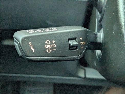 Used 2024 Audi Q8 e-tron Premium Plus w/ Premium Plus Package image 29