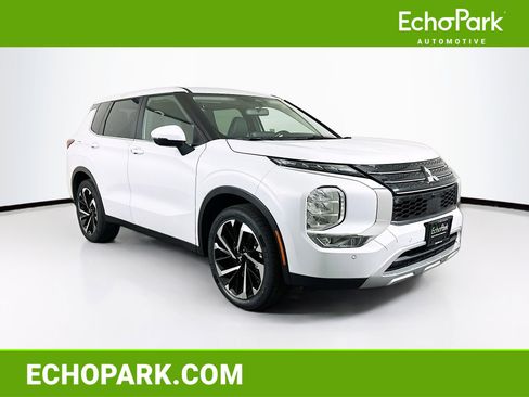 Used 2024 Mitsubishi Outlander SE image 1
