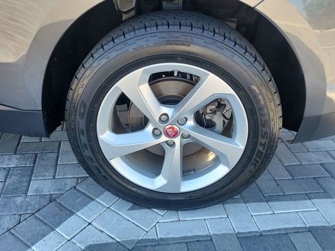 Used 2018 Jaguar F-PACE Premium image 14