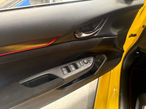 Used 2021 Honda Civic Type R Limited image 19