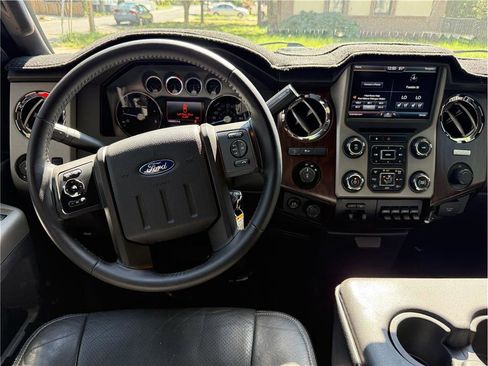 Used 2016 Ford F250 Lariat w/ Lariat Interior Package image 10