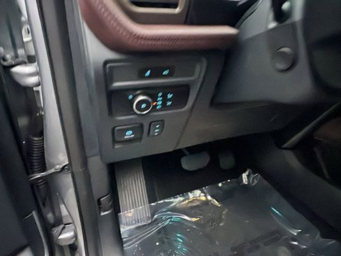 Used 2024 Ford Expedition Limited image 28