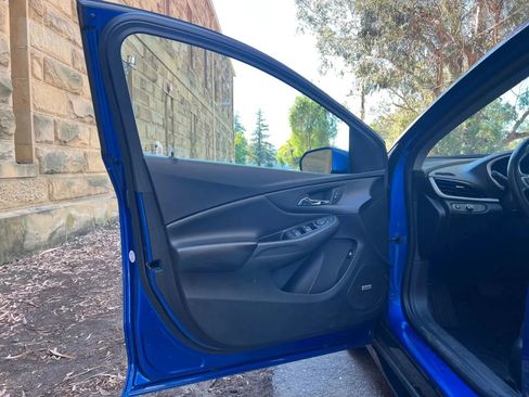 Used 2017 Chevrolet Volt LT w/ Comfort Package image 9