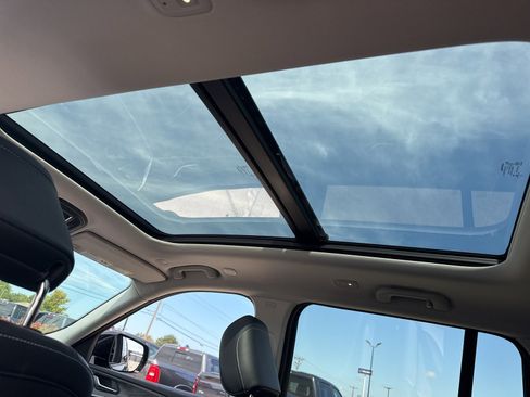 Used 2022 Jeep Grand Cherokee Limited image 23