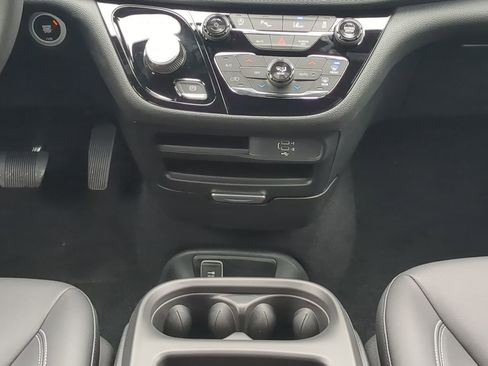New 2026 Chrysler Pacifica Select image 17