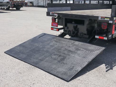 Used 2015 Ford F550 4x4 Regular Cab Super Duty image 9