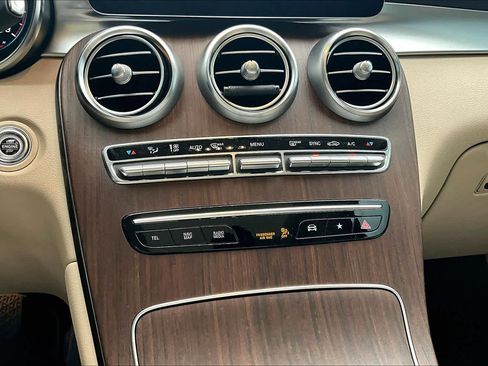 Used 2022 Mercedes-Benz GLC 300 image 34