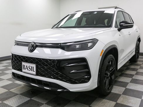 New 2026 Volkswagen Tiguan SE R-Line AWD/4WD image 4