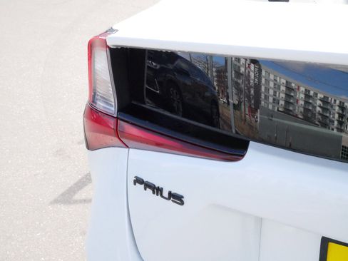 Used 2021 Toyota Prius image 17