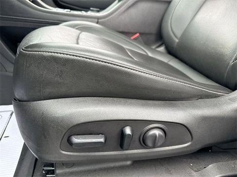 Used 2021 GMC Acadia SLT w/ Elevation Edition image 12