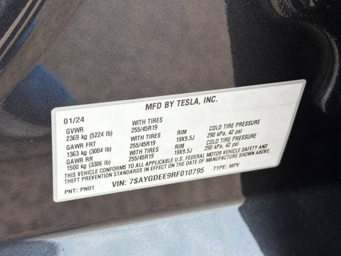 Used 2024 Tesla Model Y Long Range AWD/4WD image 33
