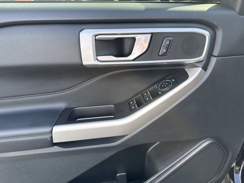 Certified 2023 Ford Explorer XLT w/ Class IV Trailer Tow Package image 15