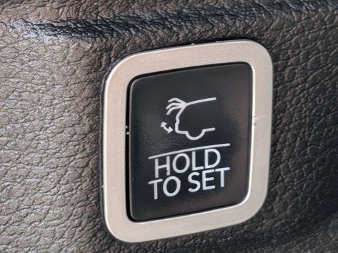 Used 2022 Jeep Grand Cherokee L Limited AWD/4WD image 23