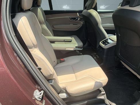 Certified 2025 Volvo XC90 T8 Ultra w/ Lounge Package AWD/4WD image 30