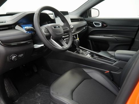 New 2026 Jeep Compass Latitude image 18