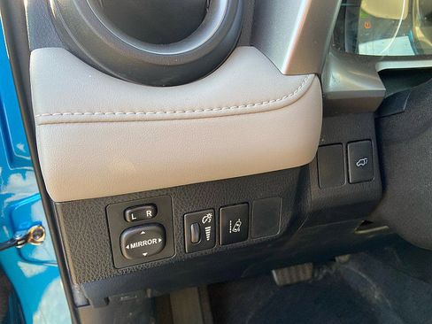 Used 2016 Toyota RAV4 Limited image 10
