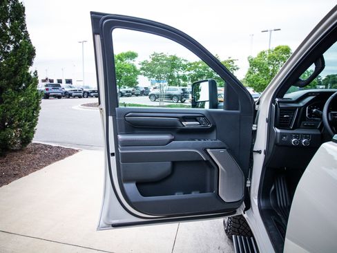 Used 2026 GMC Sierra 2500 AT4X w/ LPO, Black Badging Package AWD/4WD image 14