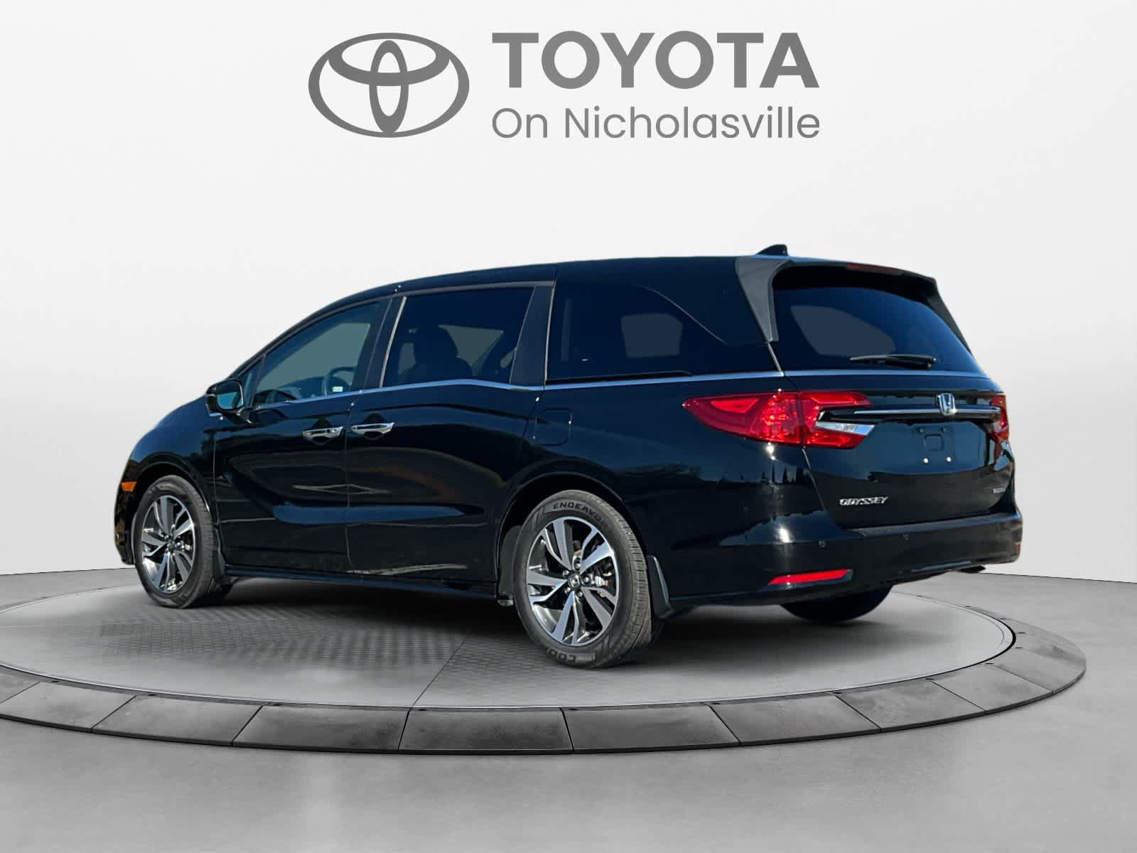 Used 2024 Honda Odyssey Touring image 3