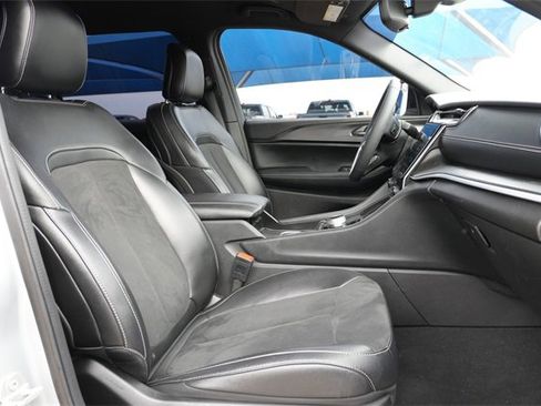 Used 2024 Jeep Grand Cherokee L Laredo image 18