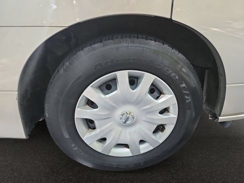 Used 2012 Nissan Quest S FWD image 40