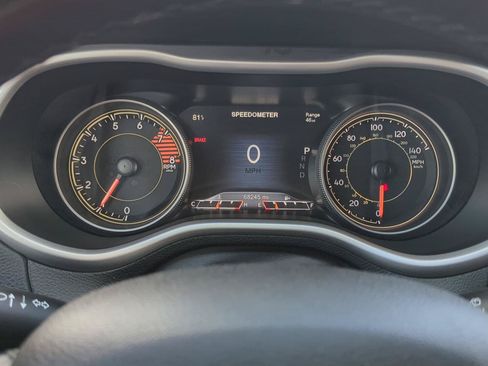 Used 2017 Jeep Cherokee Trailhawk AWD/4WD image 16
